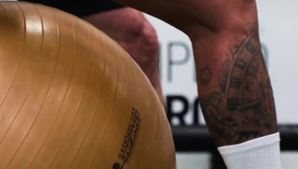 九游娱乐中心-努力恢复！桑托斯官方社媒晒视频，内马尔在健身房进行康复训练